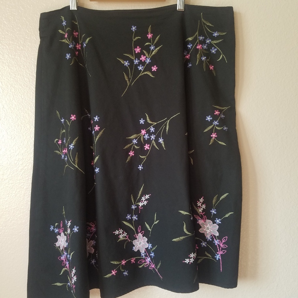 COVINGTON Embroidered floral skirt